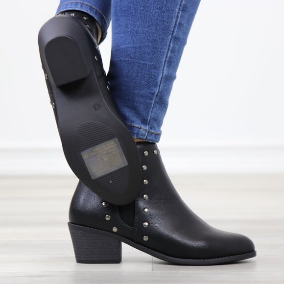 Black Synthetic Leather Chelsea Pointed Toe Low Heel Ankle Boots Metal Studs - Picture 5 of 12